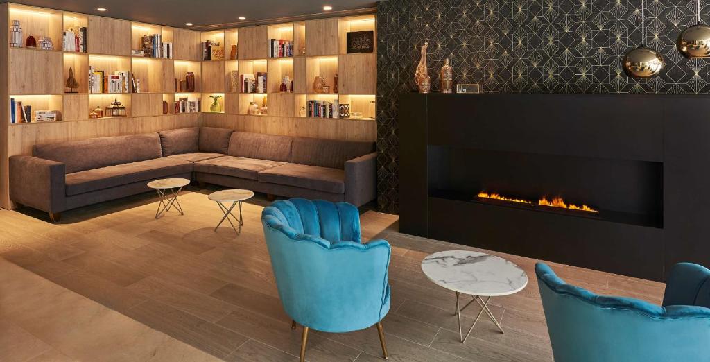 NH Sants Barcelona lobby