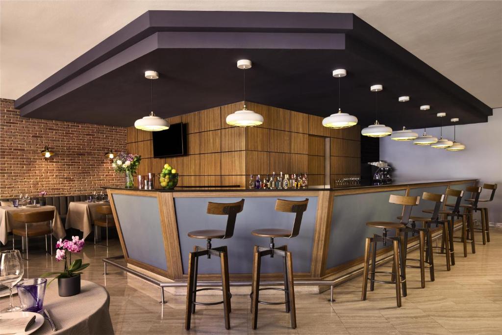 NH Barcelona Stadium amenities